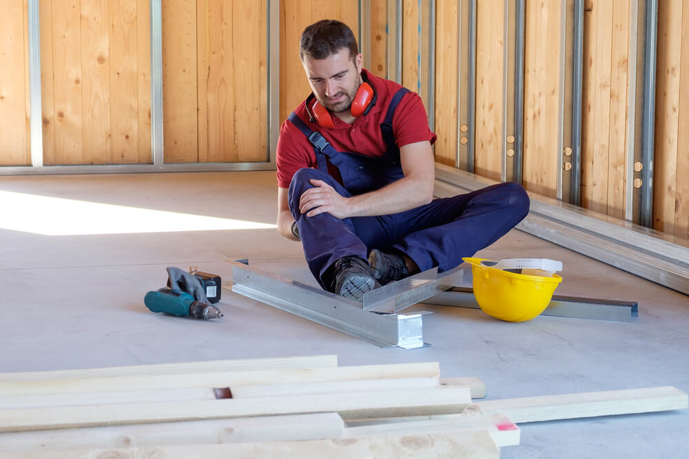 Four work-related injuries that physical therapists treat common workplace injuries common workplace injuries
