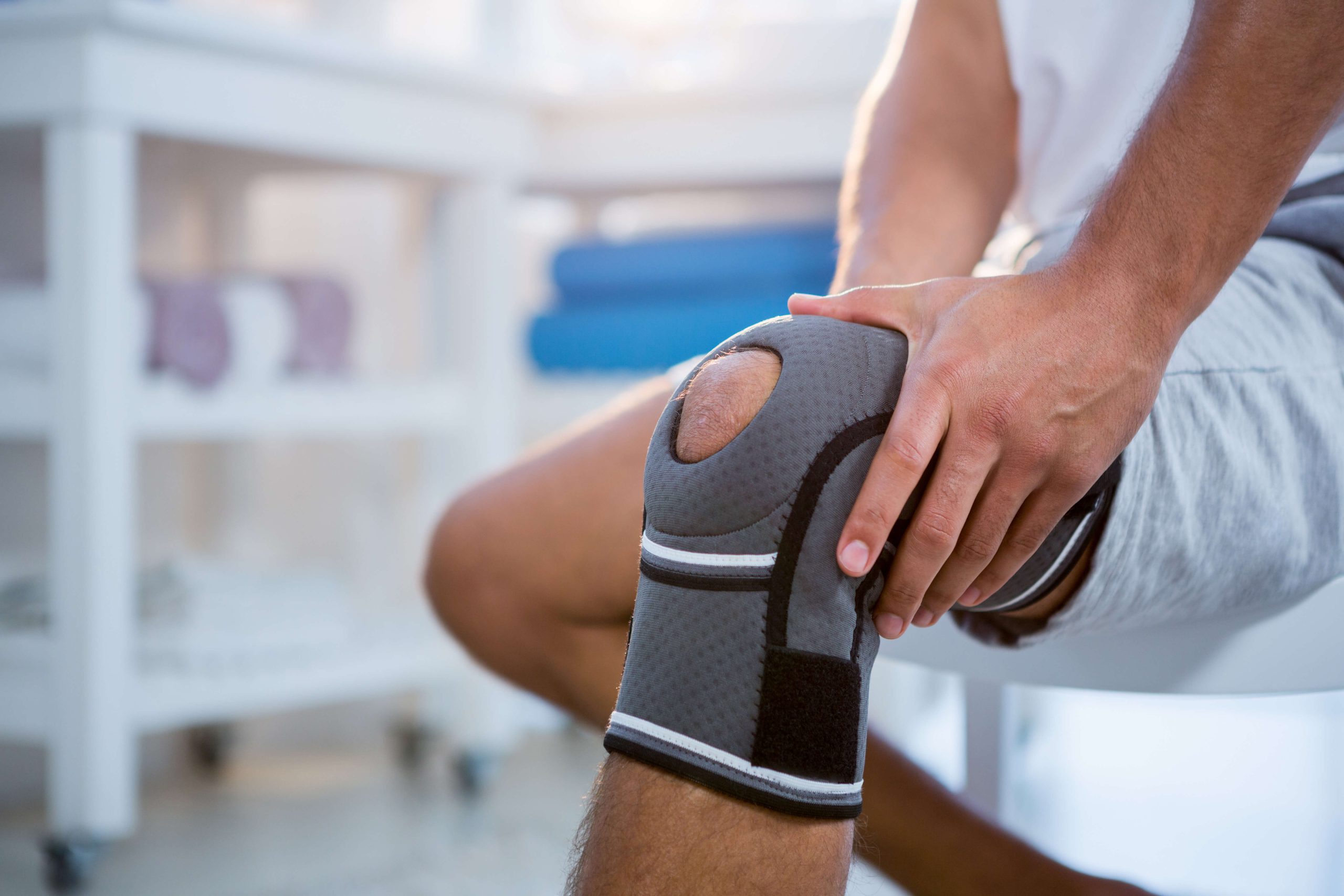 4 physical therapy treatments that may improve pain in the back of the knee shutterstock 576127462 scaled 4 physical therapy treatments that may improve pain in the back of the knee