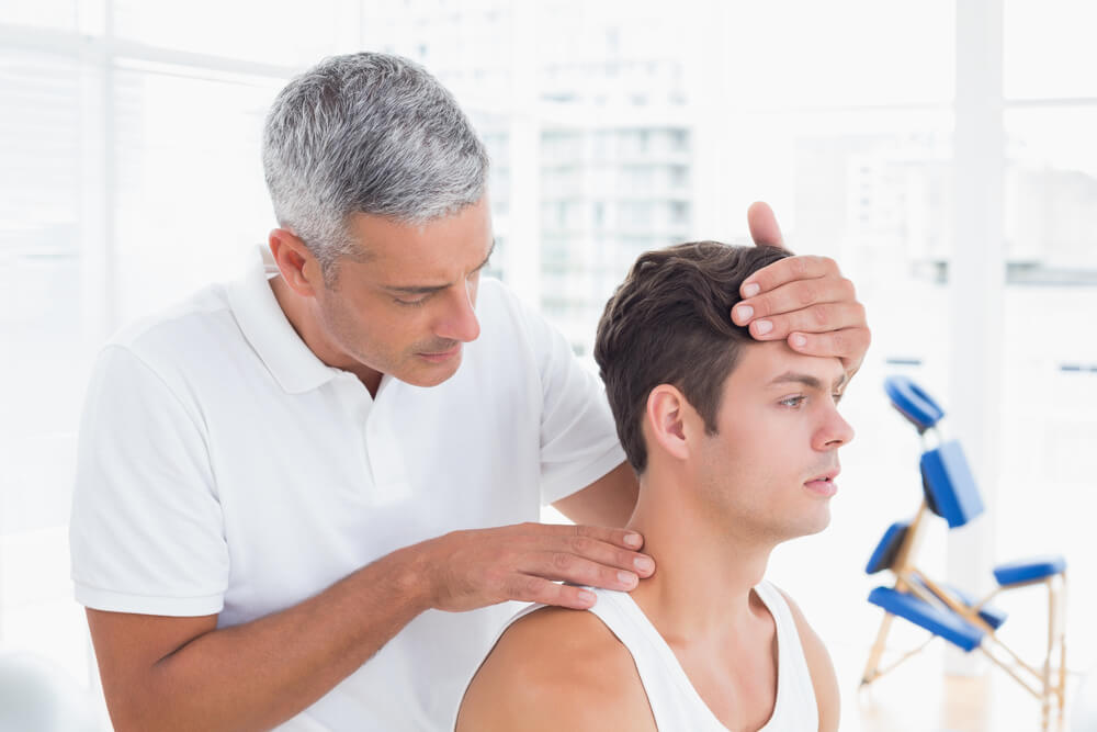 Pain in collarbone and neck: 7 possible causes shutterstock 261614267 pain in collarbone and neck