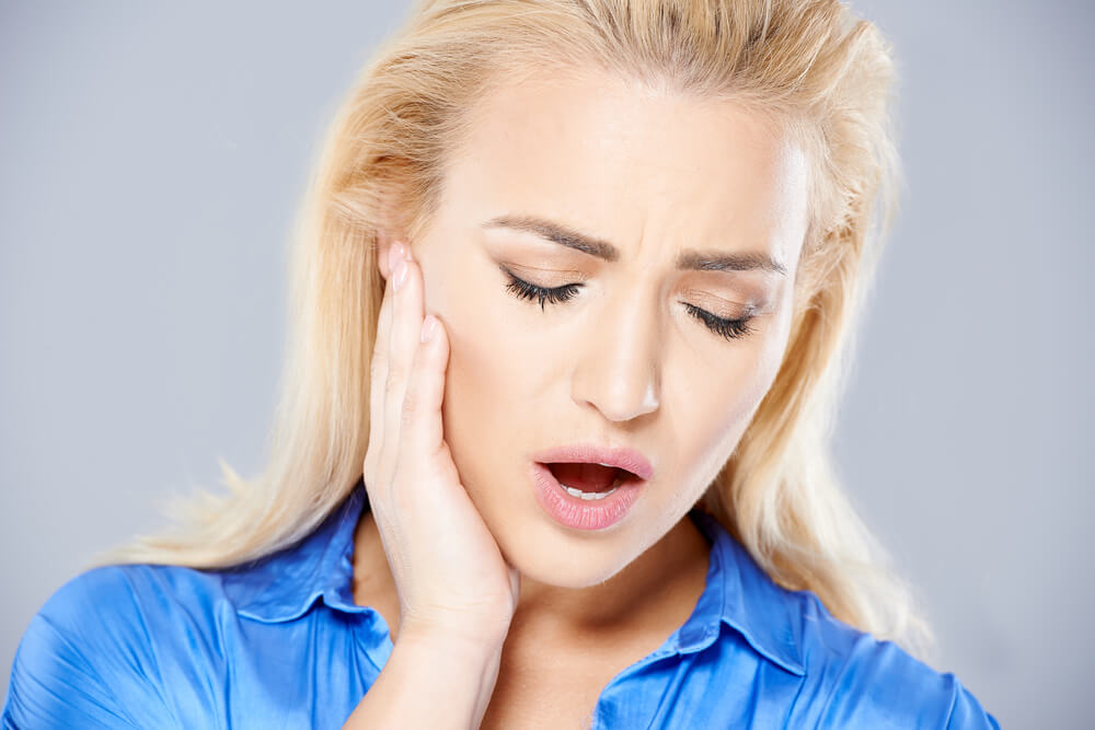 What to do if your ear hurts when you bite down shutterstock 196211201 1 What to do if your ear hurts when you bite down