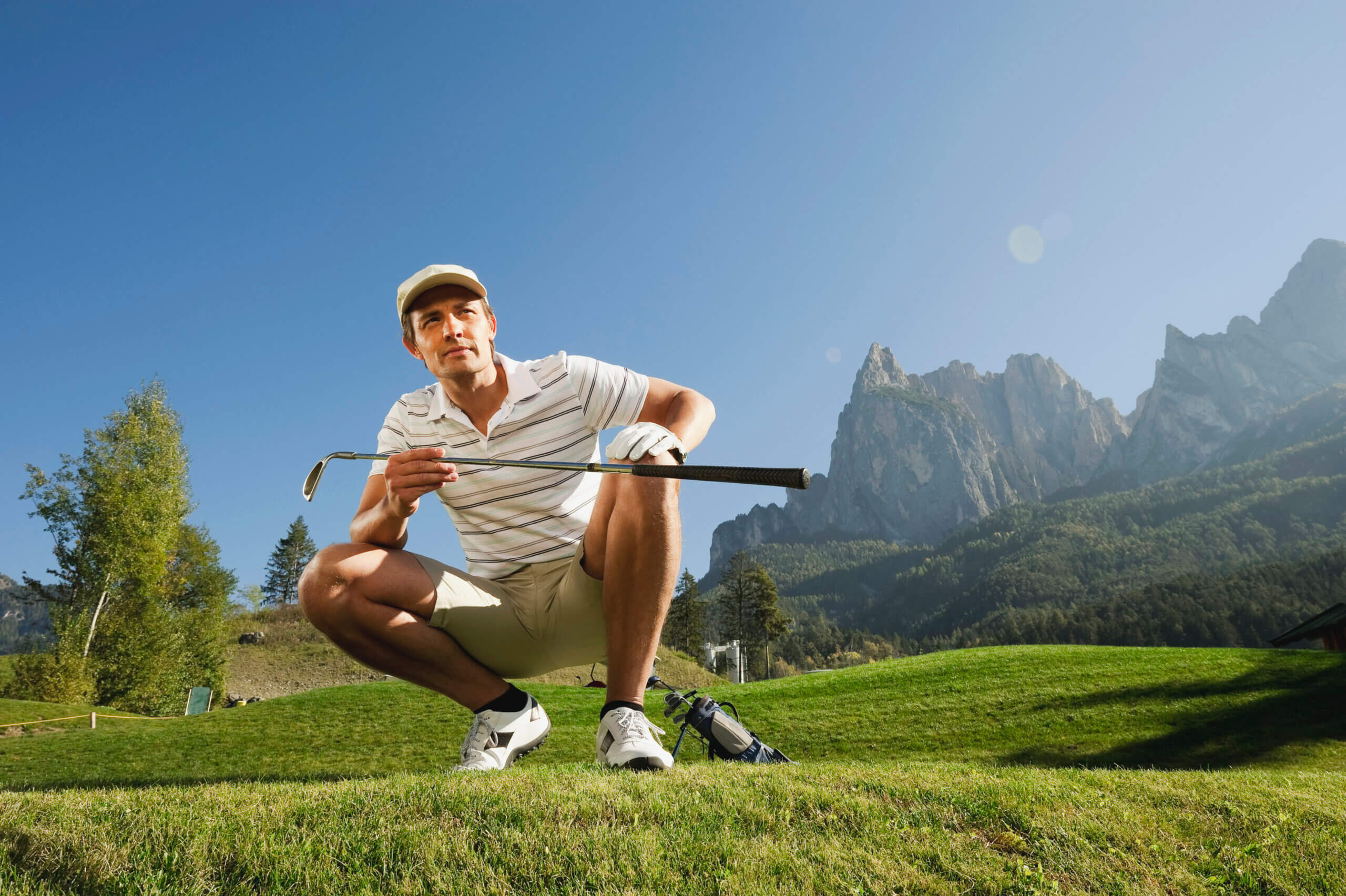 4 treatments & 3 tips for golf-related knee pain italy kastelruth mid adult man on golf course 2022 12 16 22 24 27 utc scaled 1 4 treatments & 3 tips for golf-related knee pain