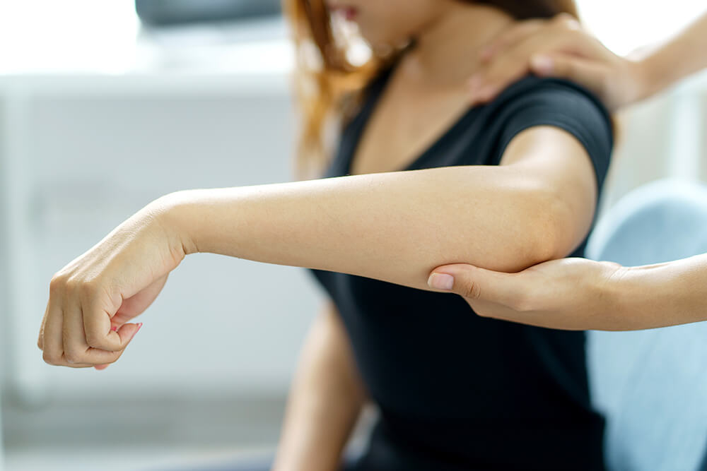 Dealing with muscle pain in your forearm? Check out these 8 possible causes asian woman physiotherapist oversees the patient s 2023 11 27 05 09 51 utc 1 Dealing with muscle pain in your forearm? Check out these 8 possible causes