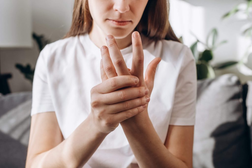 Why Do my Hands Hurt After Waking Up in the Morning? AdobeStock 545076610 scaled 1 why do my hands hurt after waking up in the morning?