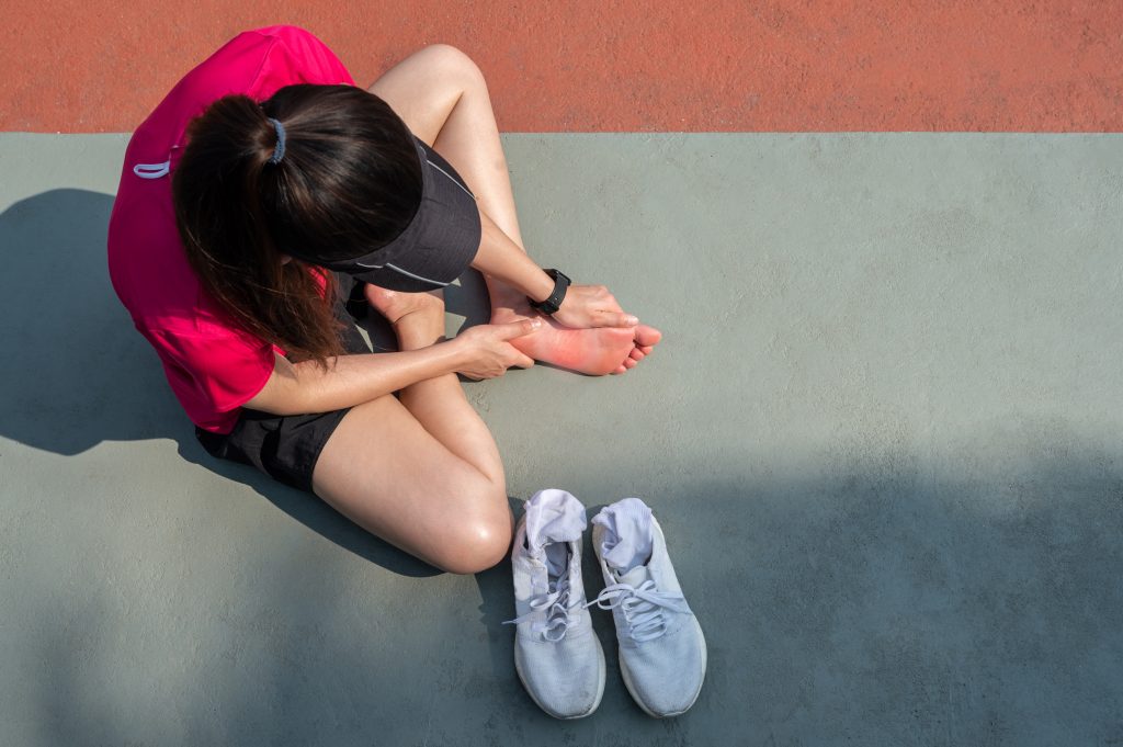 what causes pain on the top of my foot? foot pain